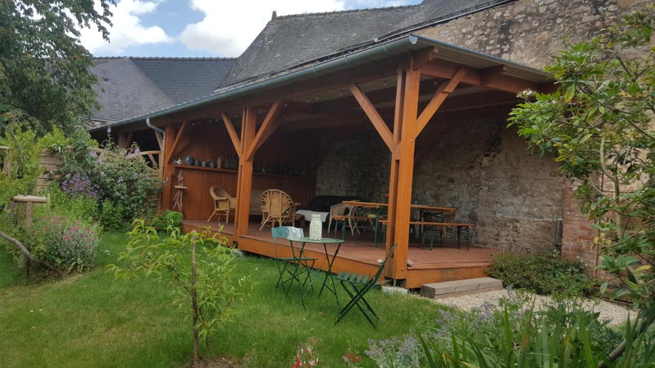 Sainte-Suzanne  Les Hirondelles酒店 外观 照片